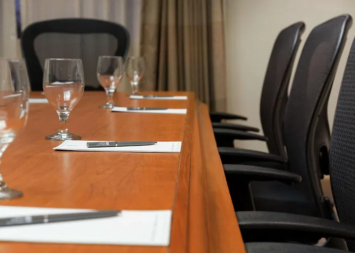 Hotel Embassy By Hilton Phoenix Tempe