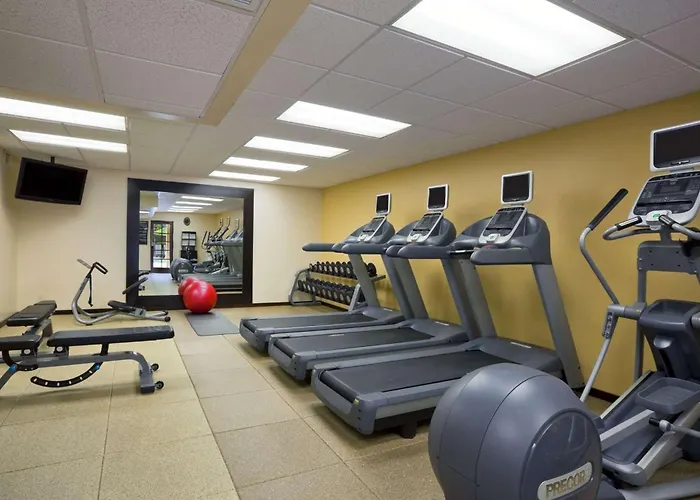 Embassy By Hilton Phoenix Hotel 4*
